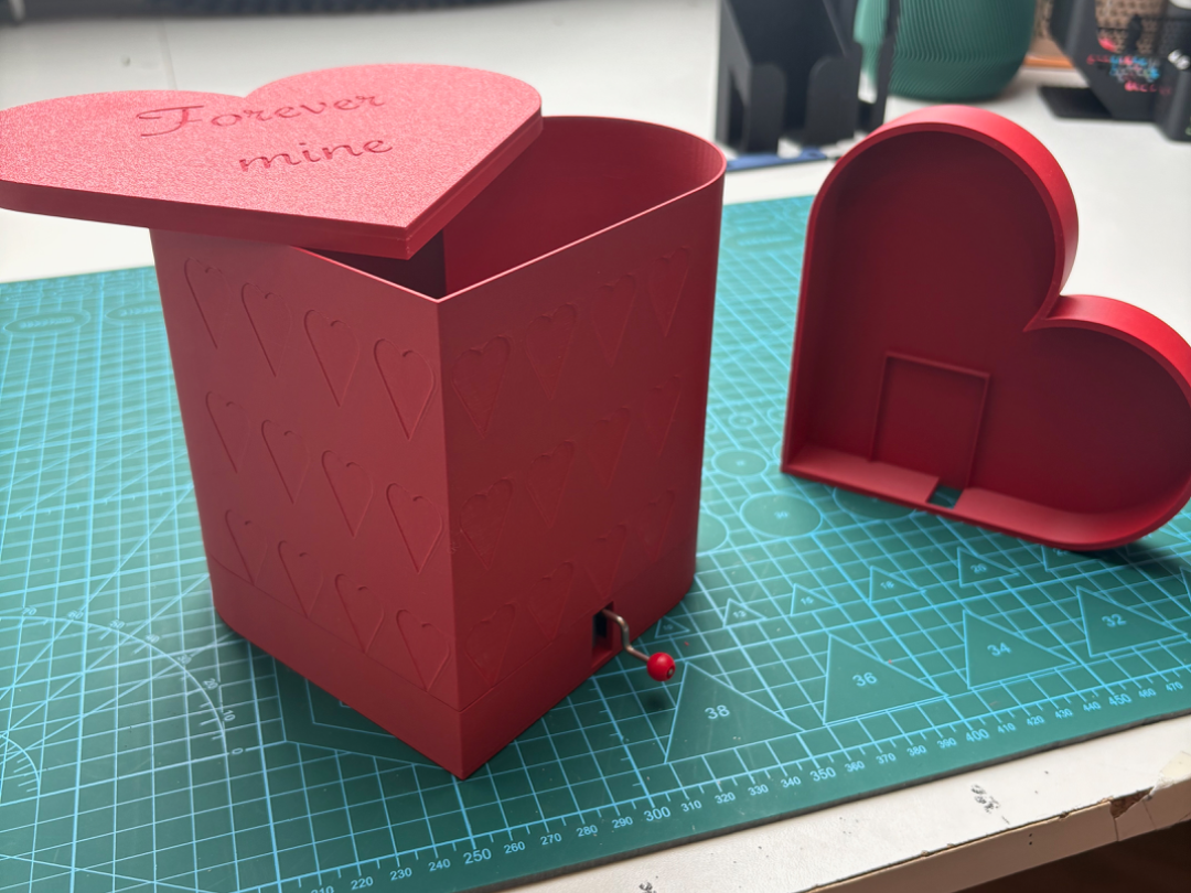 Heart Box with Hidden Musicbox – Custom Lid