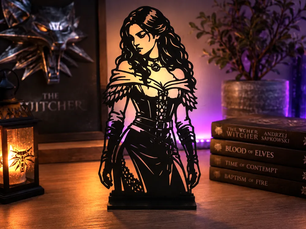 Adorno temático: The Witcher - Yennefer Desk Decoration. Referencia del modelo original.