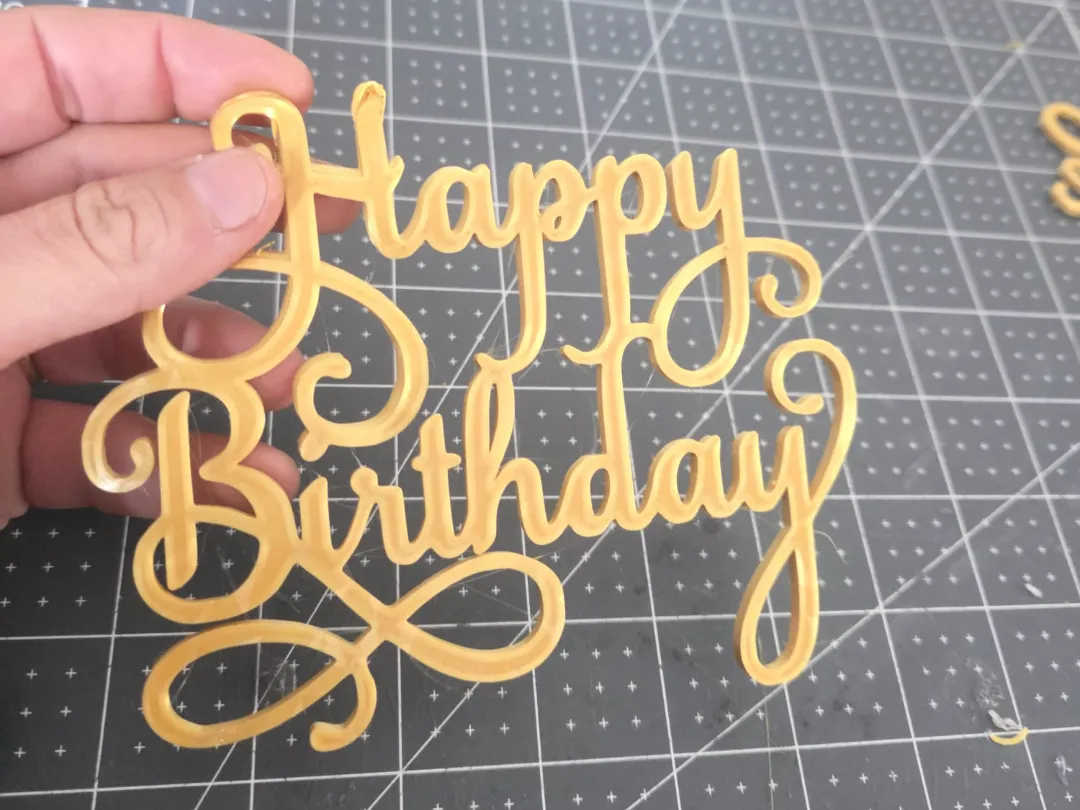 Joyeux anniversaire (topper de gâteau)