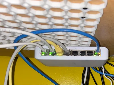 Unifi USW Lite 8 PoE Multiboard Mount