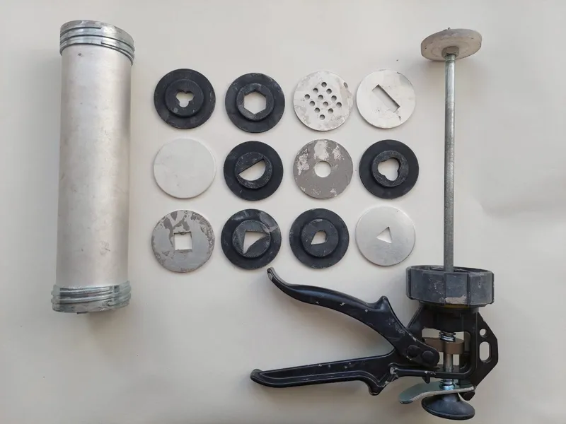 Extruder discs for ceramic
