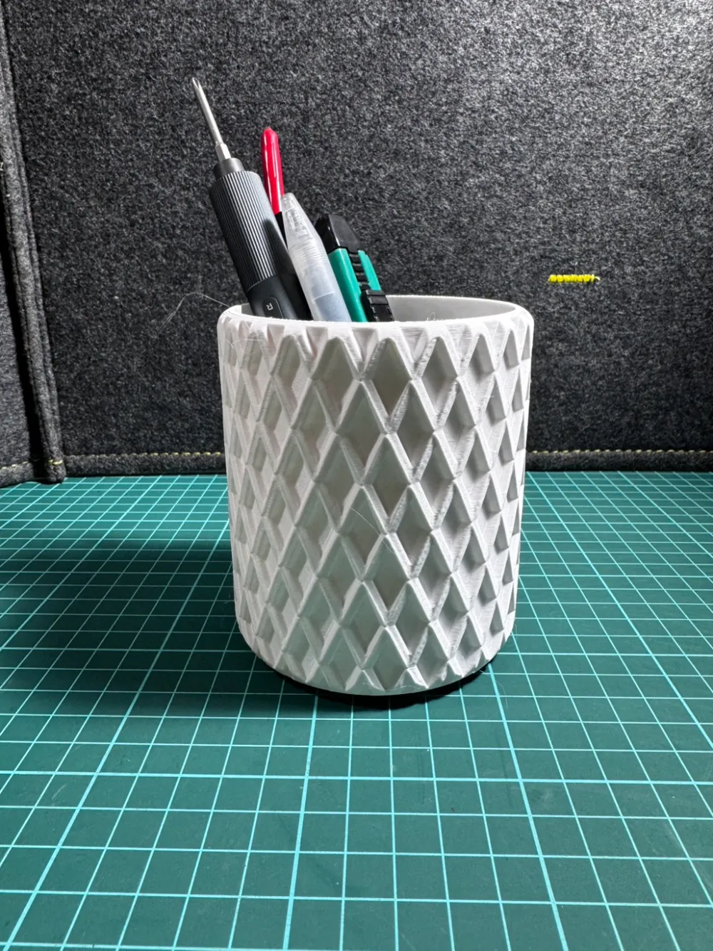 Pen Holder - Free 3D Print Model - MakerWorld
