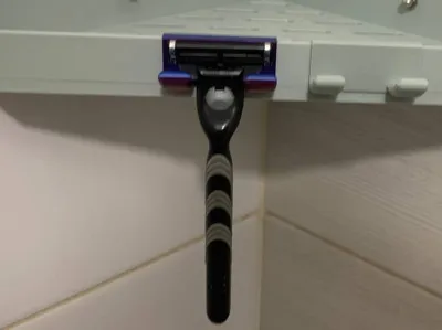 Razor holder for shower shelf