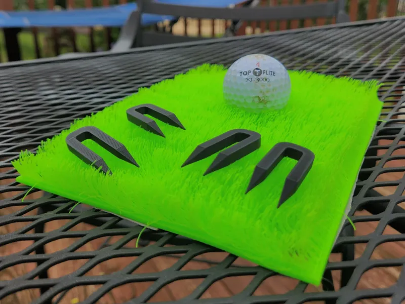 Portable Grass Golf Mat With Stakes