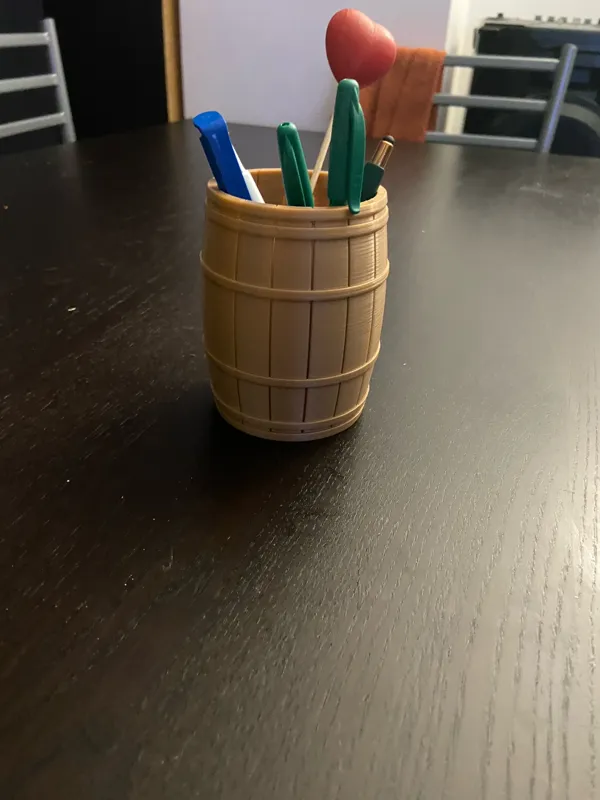 pot a crayon tonneau (pencilbox barrel )