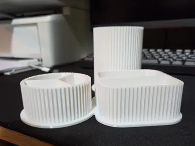 Three-compartment pen holder