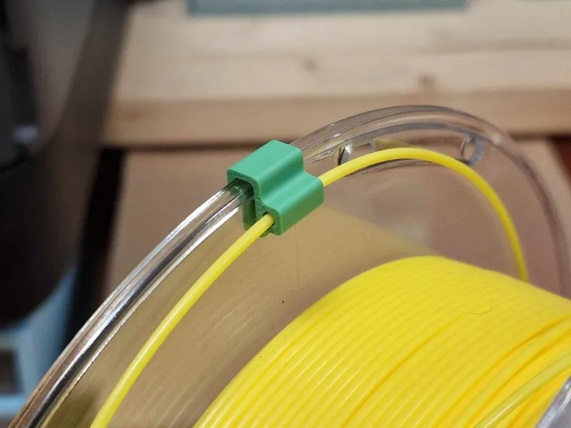 Easy simple filament clipper for R3D plastic spool