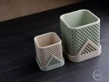 Минималистична саксия с полигона декорация