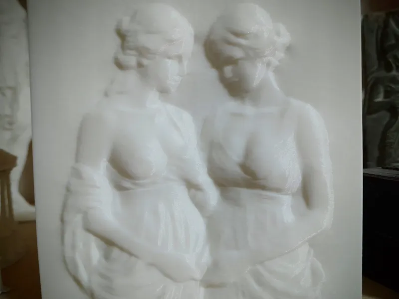 Zwei Frauen Relief