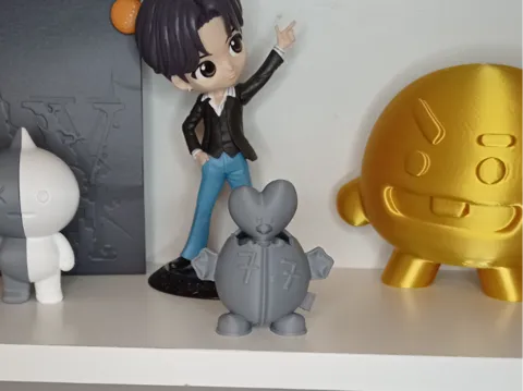 Llavero: BTS ARMY Bomb Plush Suit Tata Keychain — referencia de MakerWorld