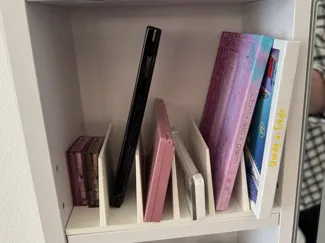 Small makeup palette holder