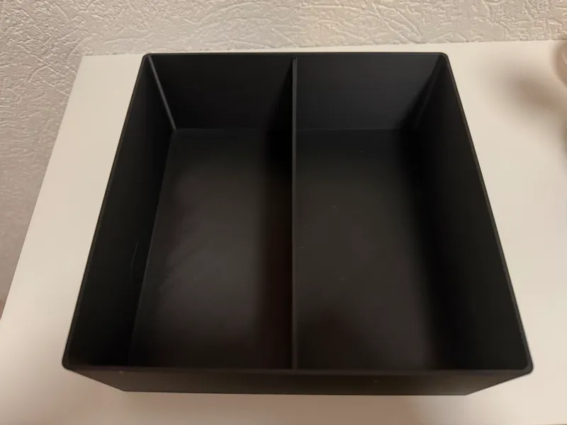Boite de rangement avec 2 séparations et couvercle