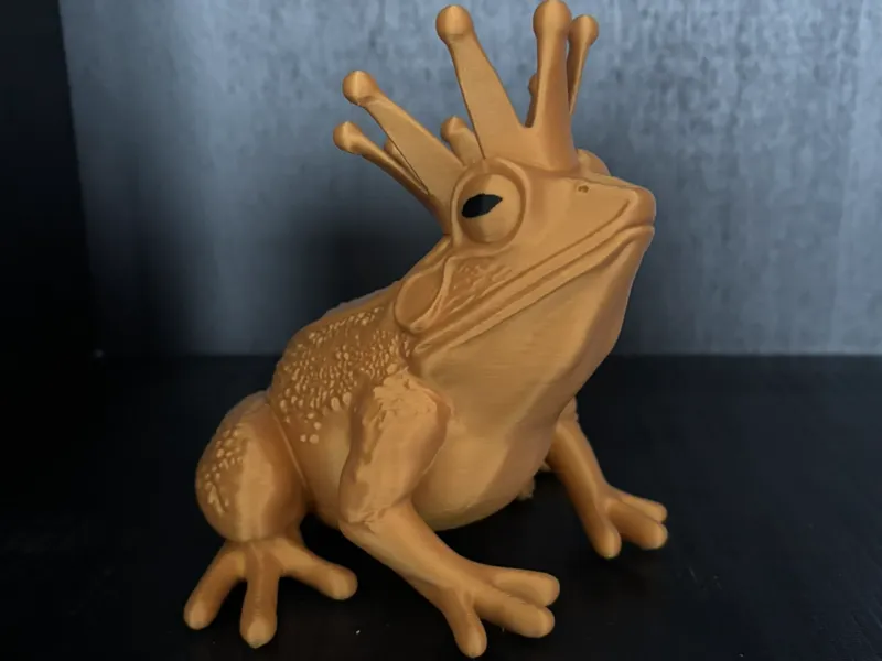 Golden frog crowned | Efteling | Aquanura