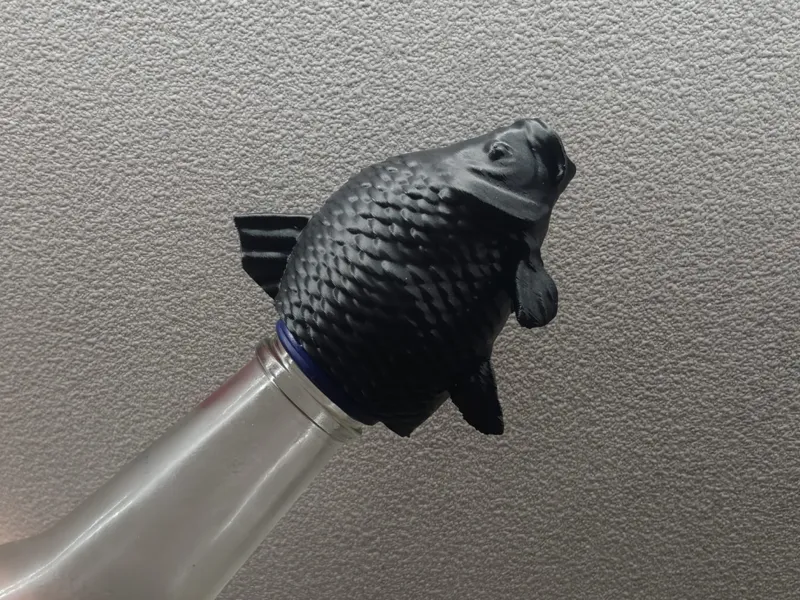 Carp head bottle pourer cap
