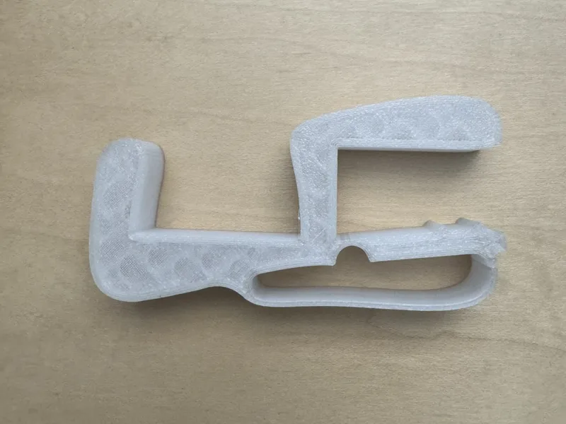 Flexible desktop clip hanger for headphones