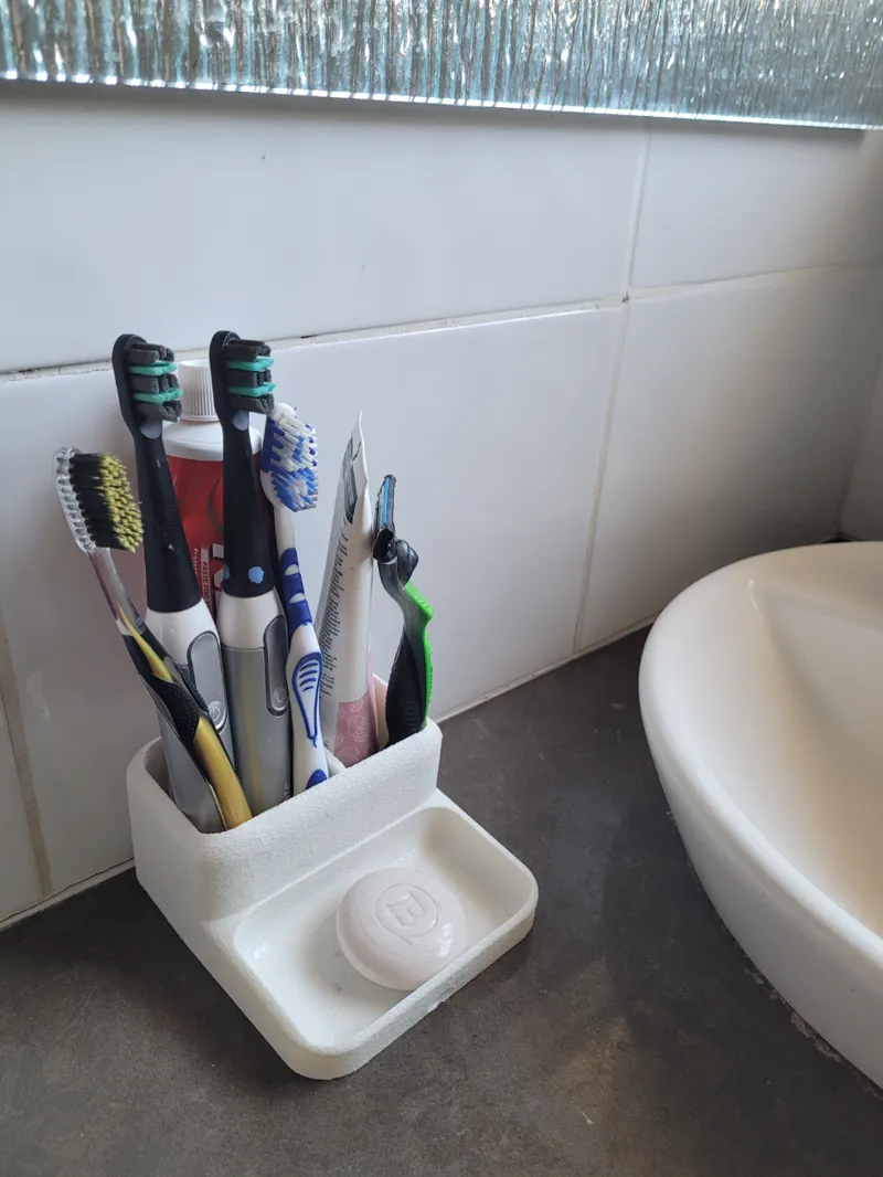 Simple bathroom organiser (fuzzy skin)