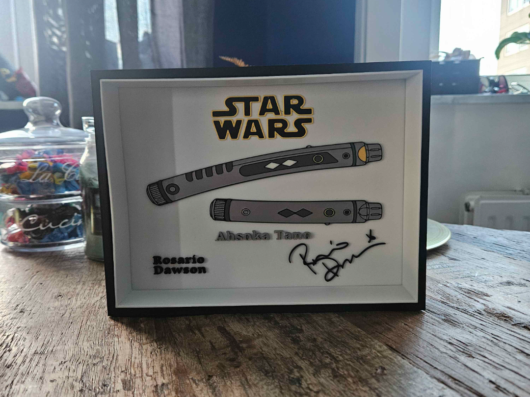 Star Wars - Ahsoka Tano lightsaber display