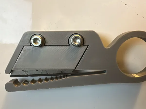 Pince à dénuder 3D avec lame de cutter