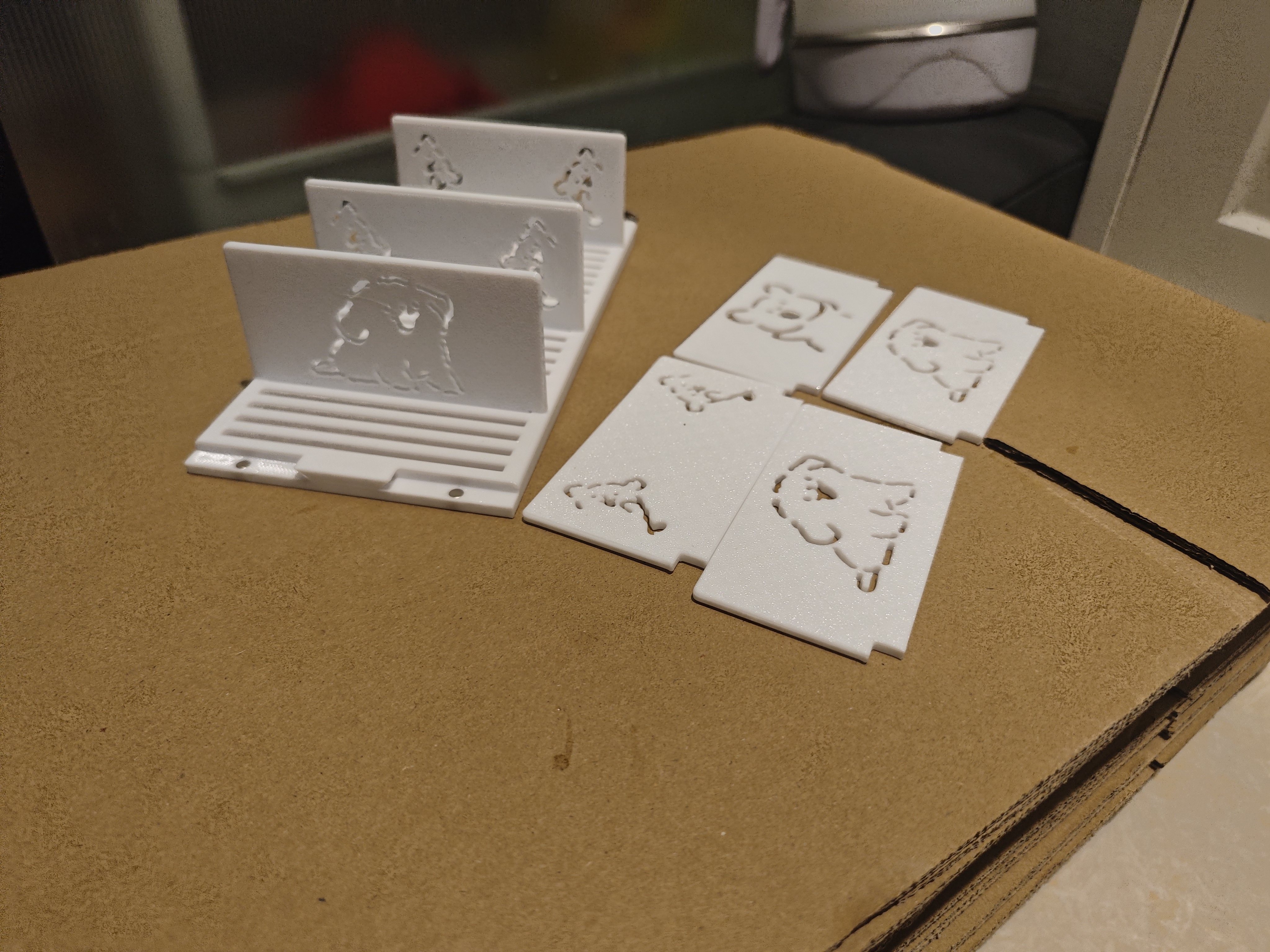 Miniatura 2 do modelo 3D 桌面万能收纳分隔架【线条小狗图案】