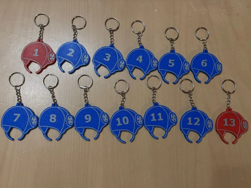 Waterpolo hat keyring with numbers.