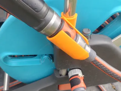 Hose coupling holder for hose trolley