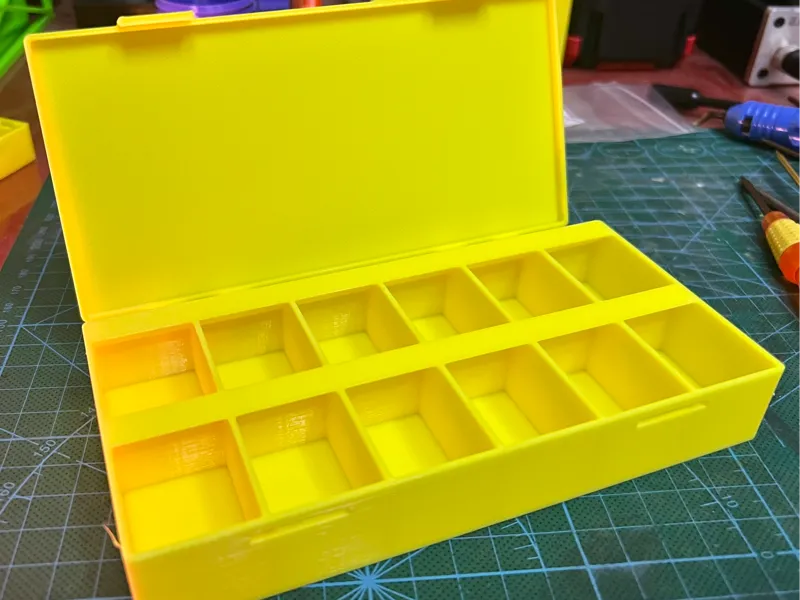 耐用版螺丝零件收纳盒无五金无支撑The screw parts storage box has