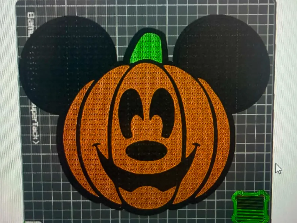 Adorno temático: Mickey Pumpkin Trading Pin Board. Referencia del modelo original.