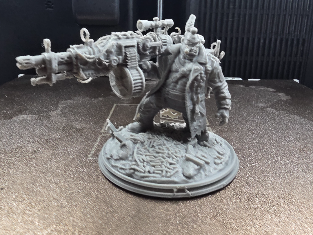 Heavy Armored Ork with Two-Handed Weapon (WAAAGH!)