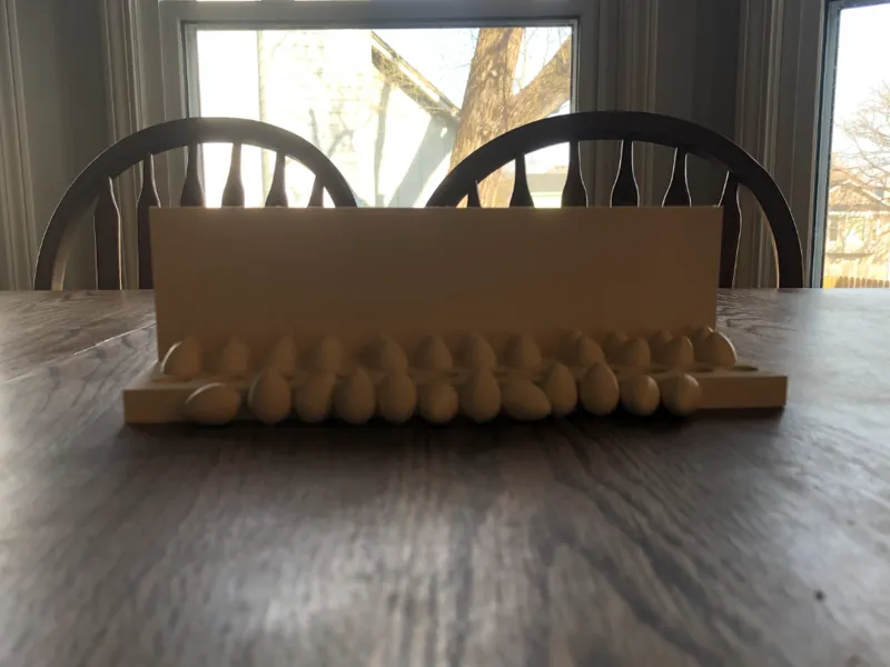 Little hideable eggs with slots