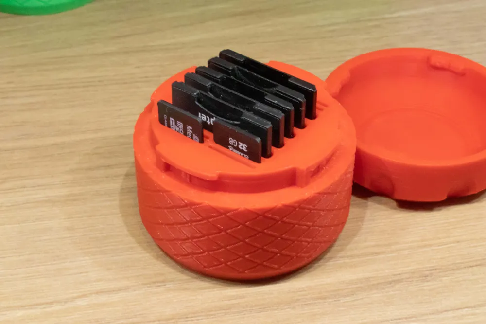 Twist-Lock SD Card Case (5x SD, 4x microSD) by konstantin503 - MakerWorld