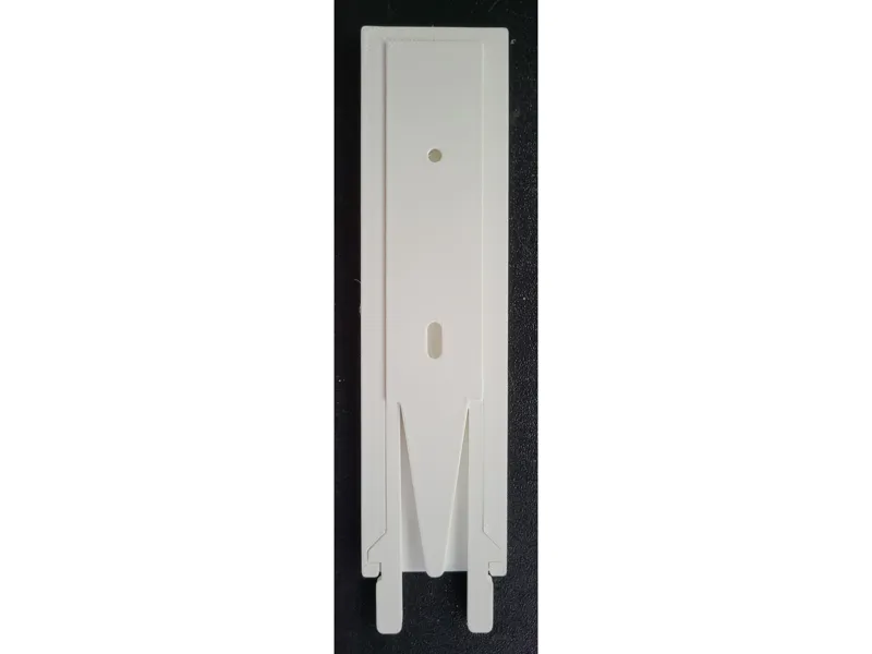 Removable wall mount e.g. for power strip