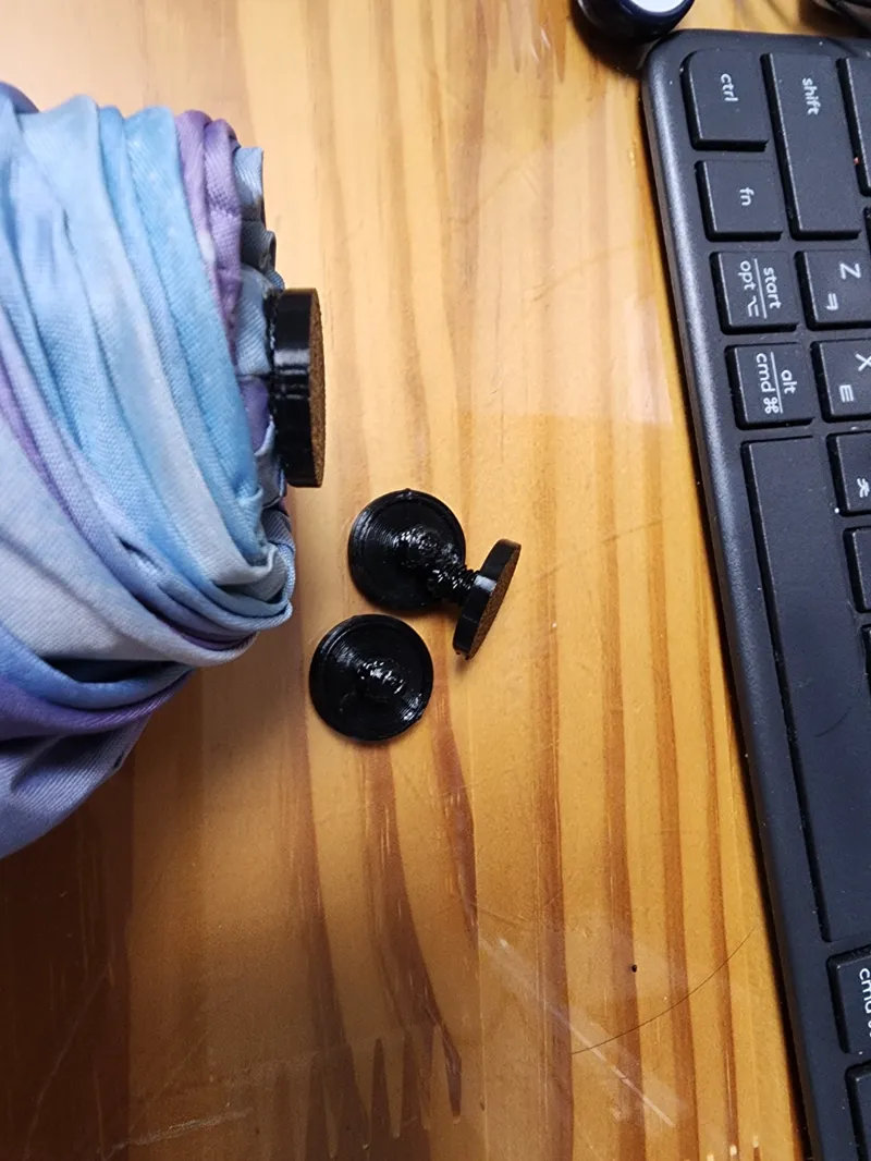 Folding umbrella center bolt