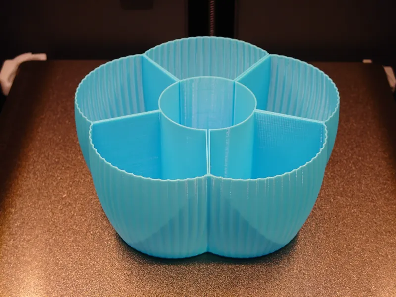 6-Compartment Flower-Shaped Vase / Container