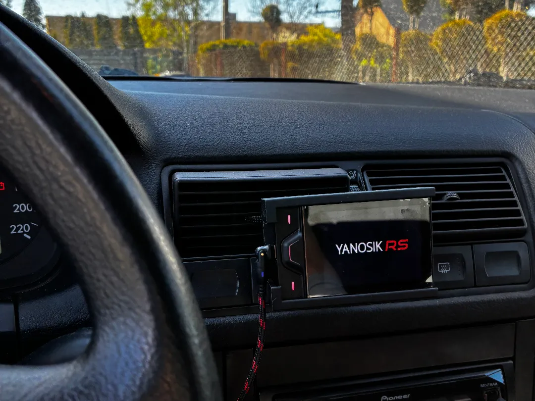 Support voiture pour Yanosik RS