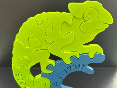 Chameleon Puzzle with Stand