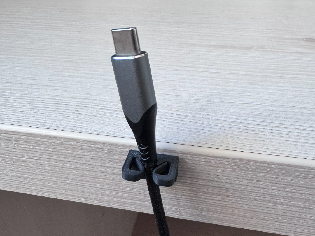 Single cable holder