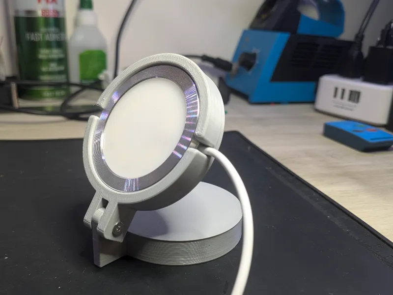 Simple Spotlight Picture Light
