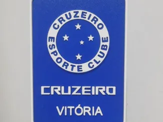 placa escudo cruzeiro com nome de pessoa no modelo