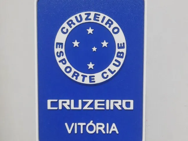 placa escudo cruzeiro com nome de pessoa no modelo