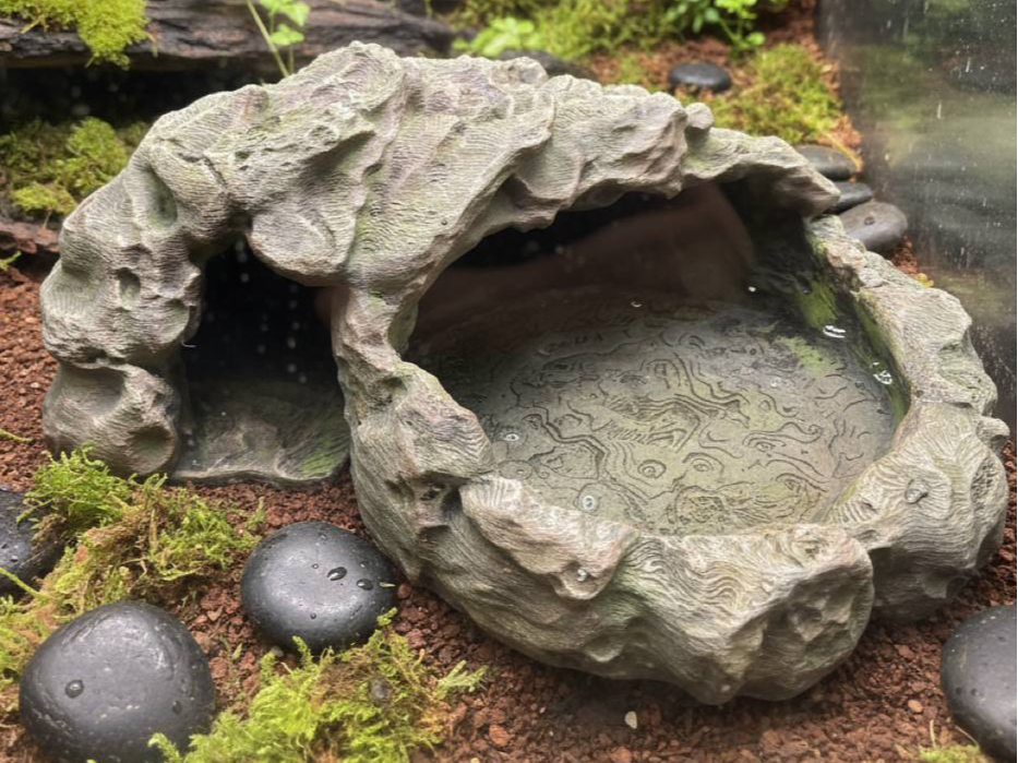 Steinhöhle mit integrierter Schale