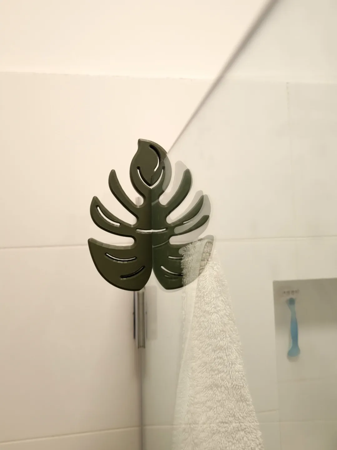 LeafHook - A Botanical Multi-Hook for 8mm Glass view 2