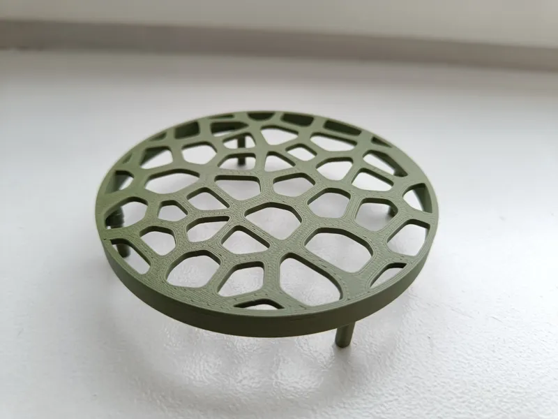 Plant pot riser drainage insert