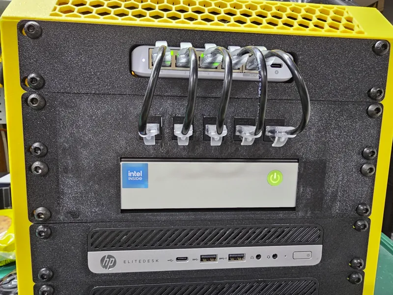 10in Rack GMKTec G9 NAS