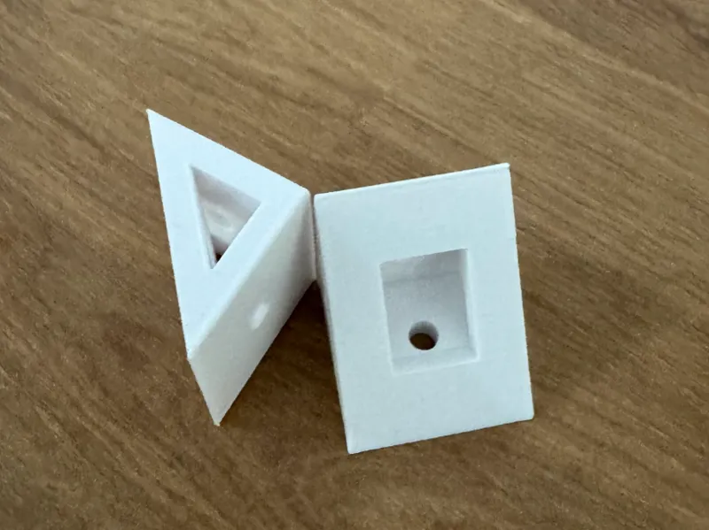 Brackets for wooden table top