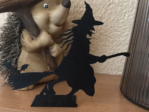 Sorcière sur balai déco d'Halloween