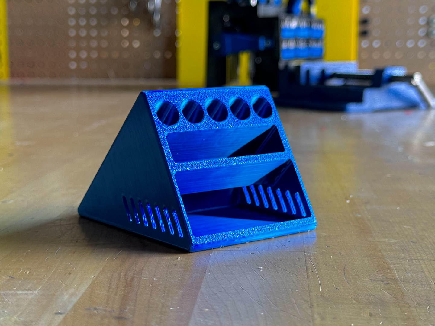 TriHolder - Triangular Stationary Holder