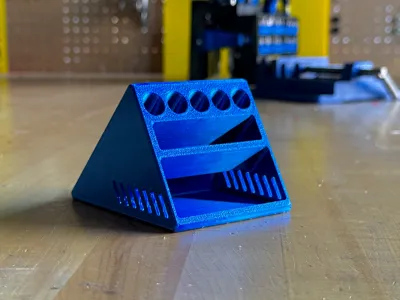 TriHolder - Triangular Stationary Holder