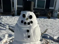 Kit DIY bonhomme de neige (chapeau, boutons, bouche et yeux) — photo 2
