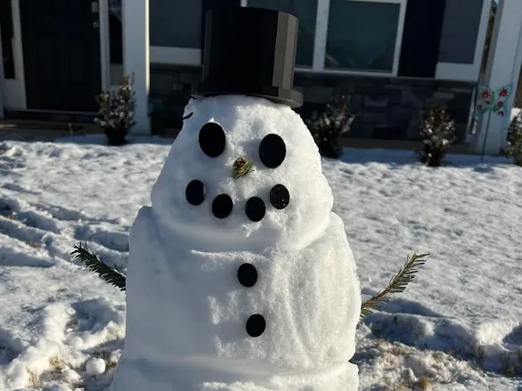 Kit DIY bonhomme de neige (chapeau, boutons, bouche et yeux)