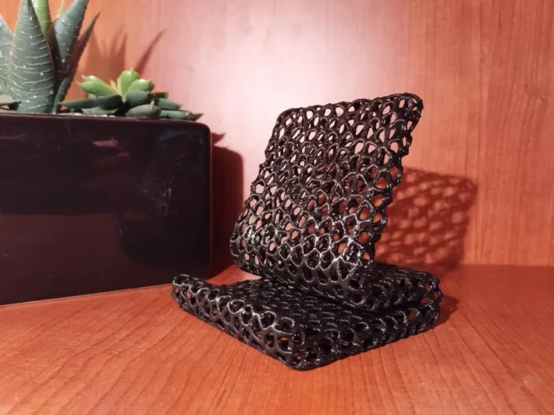 Phone stand-voronoi